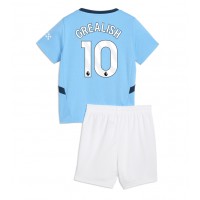 Camisa de Futebol Manchester City Jack Grealish #10 Equipamento Principal Infantil 2024-25 Manga Curta (+ Calças curtas)